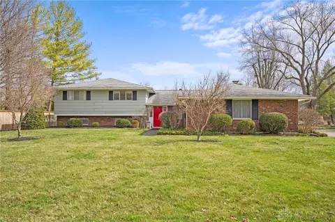 8010 Brainard Woods Dr, Dayton, OH 45458