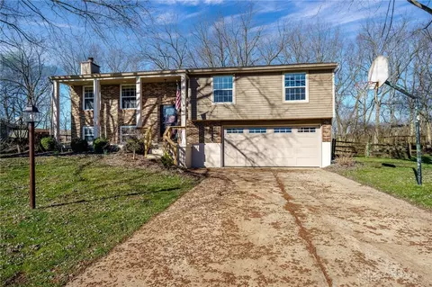 1673 Bledsoe Dr, Bellbrook, OH 45305