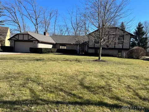 7720 Winding Way, Tipp City, OH 45371