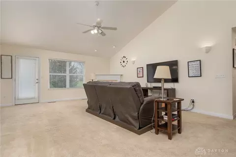 9275 Somerset Ct, Centerville, OH 45458 photo 4