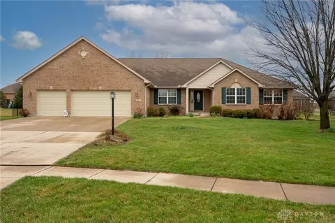 9275 Somerset Ct, Centerville, OH 45458