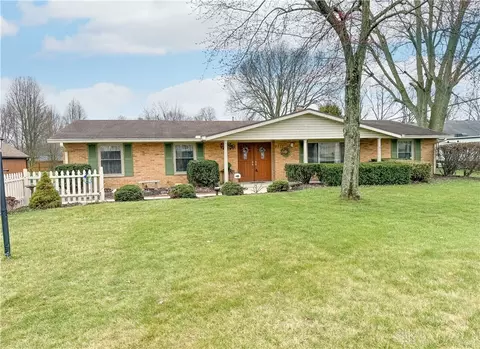 3711 Knollwood Dr, Dayton, OH 45432