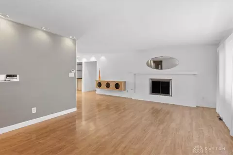 1048 Donson Dr, Kettering, OH 45429 photo 3