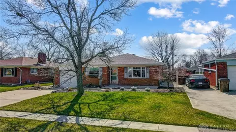 1904 Echo Wood Ct, Kettering, OH 45429 photo 2