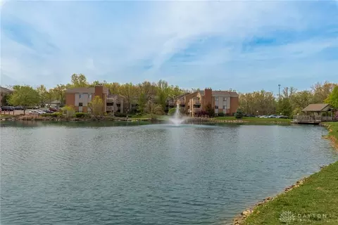 1102 Arrowhead Xing #B, Dayton, OH 45449