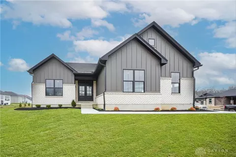 9284 Chaumont Ave, Clearcreek Twp, OH 45458