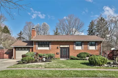 39 Amokee Pl, Tipp City, OH 45371