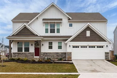7158 Honeylocust St, Tipp City, OH 45371