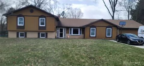 35 Hardacre Dr, Xenia, OH 45385