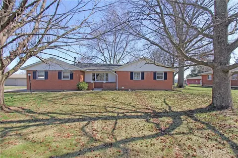 237 Woodlawn Dr, Tipp City, OH 45371