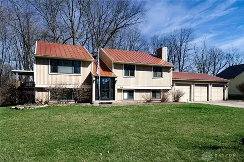 1640 Bledsoe Dr, Bellbrook, OH 45305