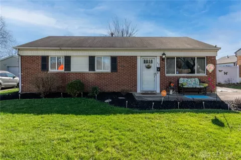 52 Quinby Ln, Dayton, OH 45432