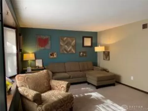 1036 Cheyenne Ave, Springfield, OH 45503 photo 2