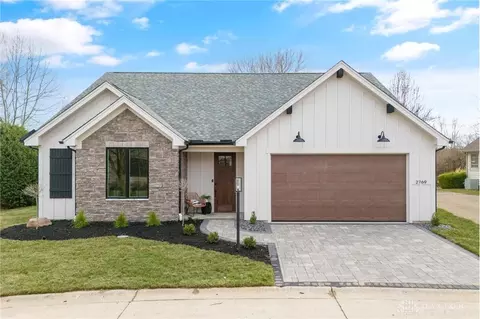 2769 Terraceview Cir, Beavercreek, OH 45431