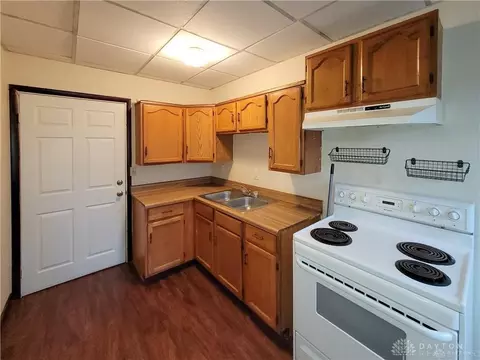 1105 W High St, Springfield, OH 45506 photo 4
