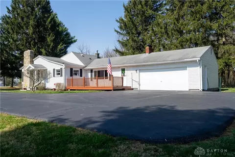 1952 Buck Creek Ln, Springfield, OH 45502
