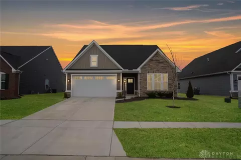 2113 W Schmidt Dr, Beavercreek Township, OH 45434