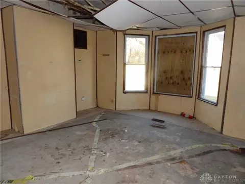 Living - 1851 Delaware Ave, Springfield, OH 45506 photo 2 of 3