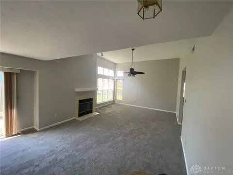 140 Queens Xing, Centerville, OH 45458 photo 2