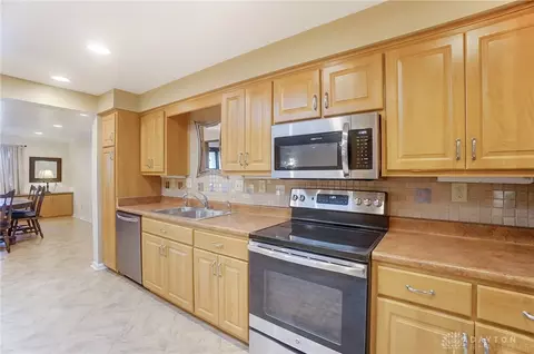 929 E David Rd, Dayton, OH 45429 photo 17