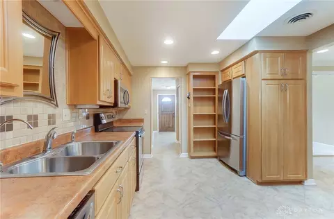 929 E David Rd, Dayton, OH 45429 photo 16