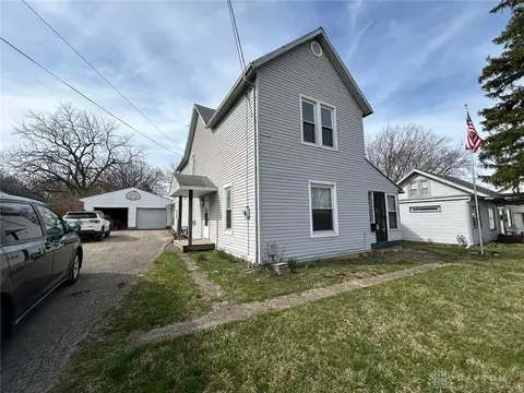1131 Beacon St, Springfield, OH 45505