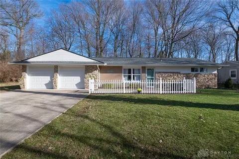 2642 Crone Rd, Dayton, OH 45434