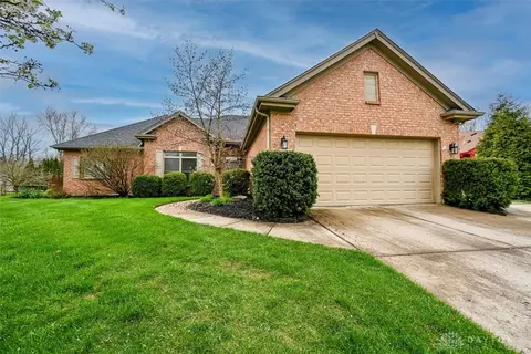 9875 Arn Dr, Washington Township, OH 45458