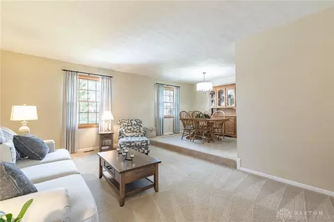 1051 Hyde Park Dr, Centerville, OH 45429 photo 4