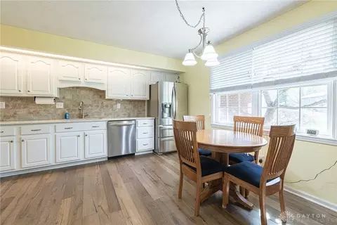 1051 Hyde Park Dr, Centerville, OH 45429 photo 11
