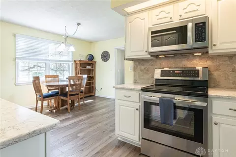 1051 Hyde Park Dr, Centerville, OH 45429 photo 14