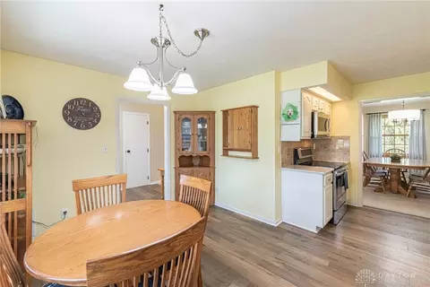 1051 Hyde Park Dr, Centerville, OH 45429 photo 9