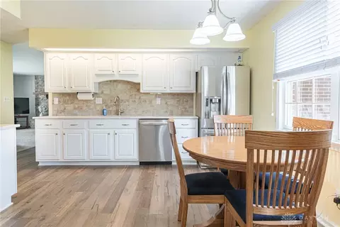 1051 Hyde Park Dr, Centerville, OH 45429 photo 10