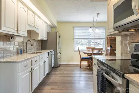 1051 Hyde Park Dr, Centerville, OH 45429 photo 13