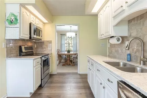 1051 Hyde Park Dr, Centerville, OH 45429 photo 12