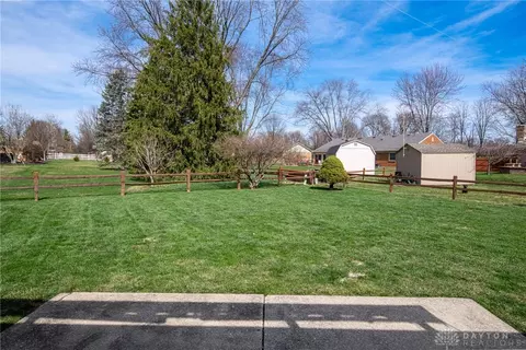1051 Hyde Park Dr, Centerville, OH 45429 photo 42