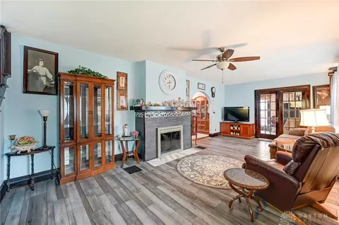 2765 E High St, Springfield, OH 45505 photo 6