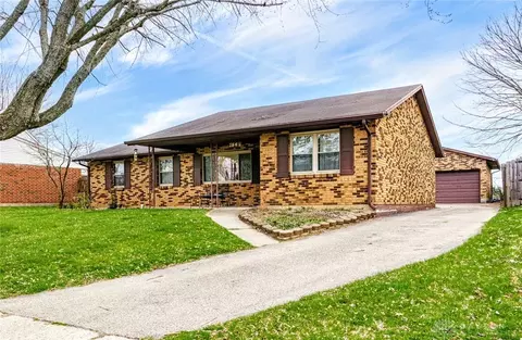 1569 Sioux Dr, Xenia, OH 45385