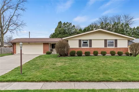 437 Warm Springs Dr, Fairborn, OH 45324