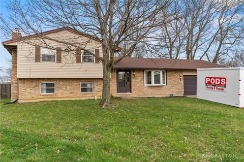621 Lake Forest Dr, Dayton, OH 45449