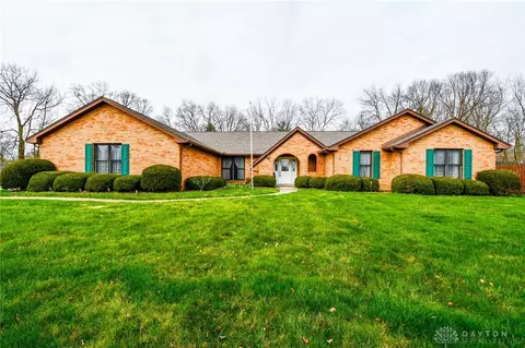 3051 King James Dr, Dayton, OH 45432