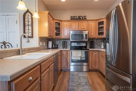 Kitchen - 50 Devon Ct, Springboro, OH 45066 photo 2 of 5