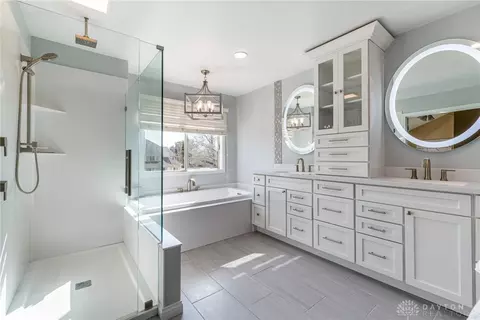 Bath - 50 Devon Ct, Springboro, OH 45066 photo 3 of 6