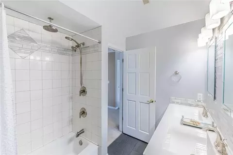 Bath - 50 Devon Ct, Springboro, OH 45066 photo 5 of 6