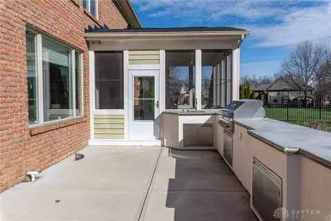 Exterior - 50 Devon Ct, Springboro, OH 45066 photo 7 of 11