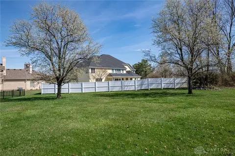 Exterior - 50 Devon Ct, Springboro, OH 45066 photo 9 of 11
