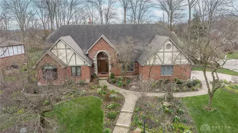 320 E Stonequarry Rd, Vandalia, OH 45377
