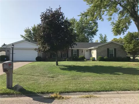3685 Fincastle Dr, Dayton, OH 45431