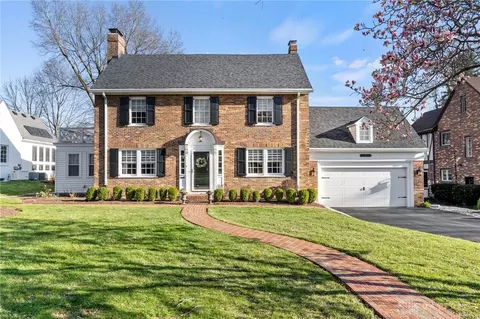 19 Monteray Rd, Dayton, OH 45419