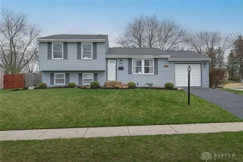 323 Highland Dr, Englewood, OH 45322